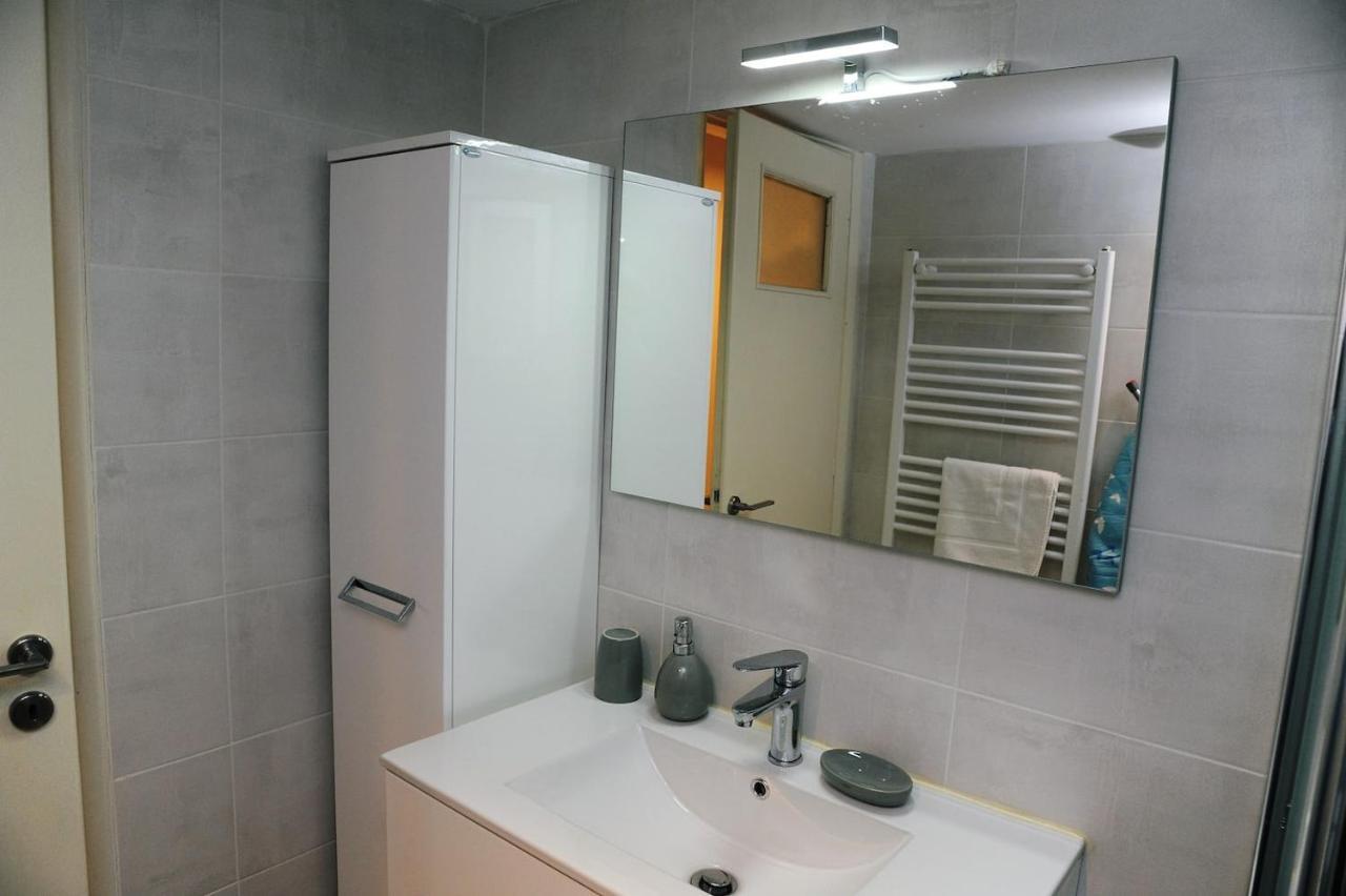 Freatida Apartment Pireo Esterno foto